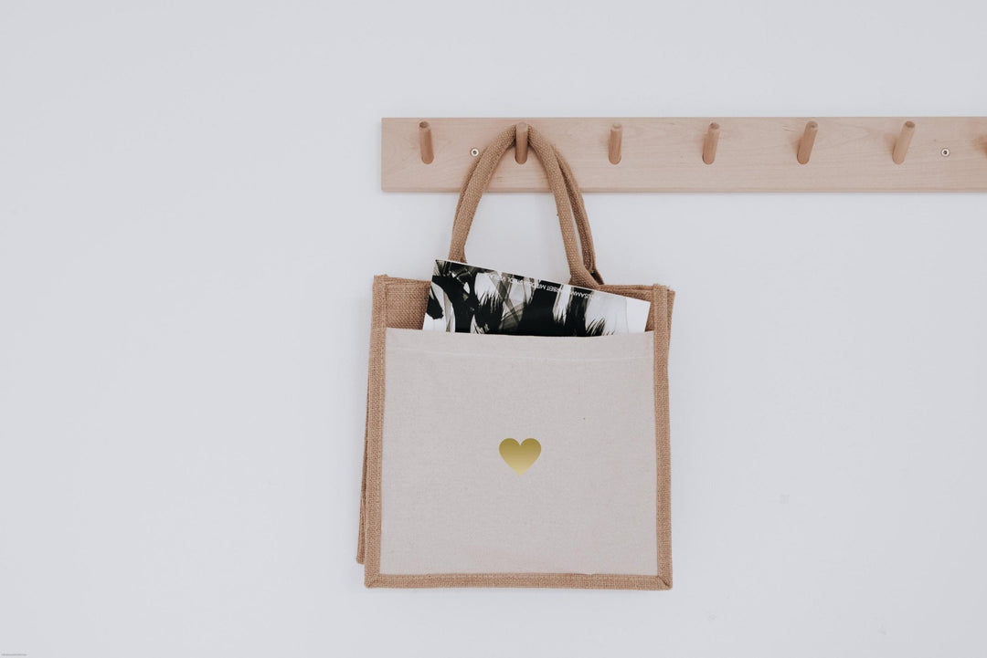 Personalisierte Jutetasche mit Herz – Nachhaltig, stilvoll & vielseitig für Alltag, Geschenkideen für bewussten Konsum. Jetzt gestalten! - Jellies Design