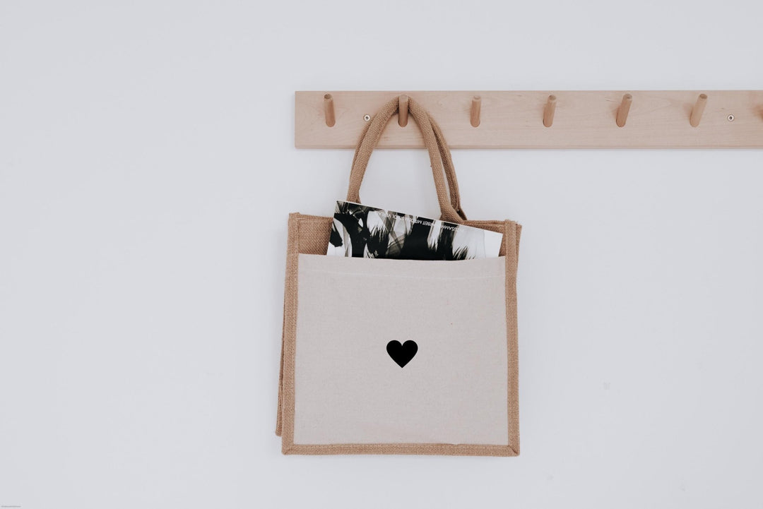 Personalisierte Jutetasche mit Herz – Nachhaltig, stilvoll & vielseitig für Alltag, Geschenkideen für bewussten Konsum. Jetzt gestalten! - Jellies Design