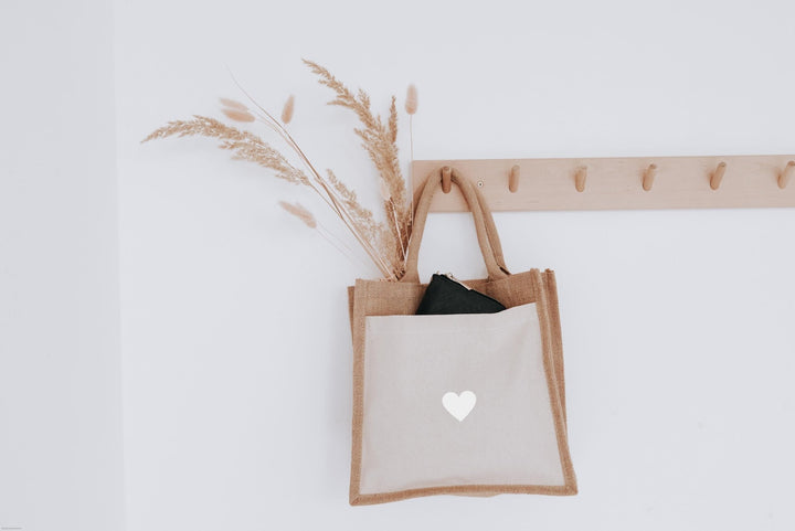 Personalisierte Jutetasche mit Herz – Nachhaltig, stilvoll & vielseitig für Alltag, Geschenkideen für bewussten Konsum. Jetzt gestalten! - Jellies Design