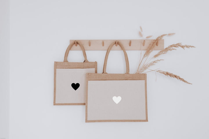 Personalisierte Jutetasche mit Herz – Nachhaltig, stilvoll & vielseitig für Alltag, Geschenkideen für bewussten Konsum. Jetzt gestalten! - Jellies Design