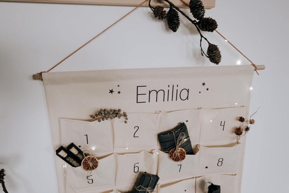 Personalisierter Stoff Adventskalender zum Aufhängen mit Namen - Jellies Design