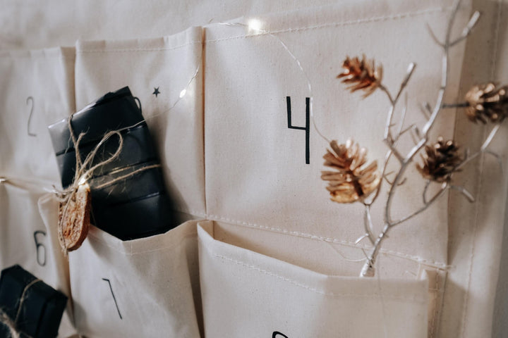 Personalisierter Stoff Adventskalender zum Aufhängen mit Namen - Jellies Design