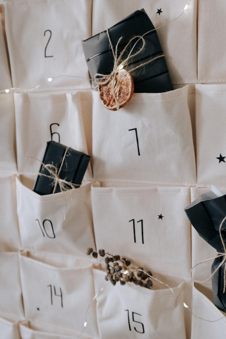 Personalisierter Stoff Adventskalender zum Aufhängen mit Namen - Jellies Design