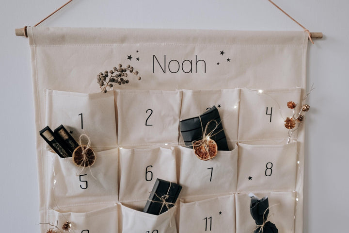 Personalisierter Stoff Adventskalender zum Aufhängen mit Namen - Jellies Design