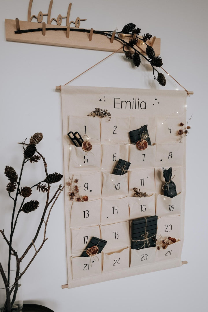 Personalisierter Stoff Adventskalender zum Aufhängen mit Namen - Jellies Design