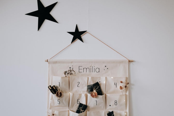 Personalisierter Stoff Adventskalender zum Aufhängen mit Namen - Jellies Design