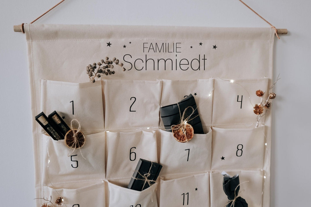 Personalisierter Stoff Adventskalender zum Aufhängen mit Namen - Jellies Design
