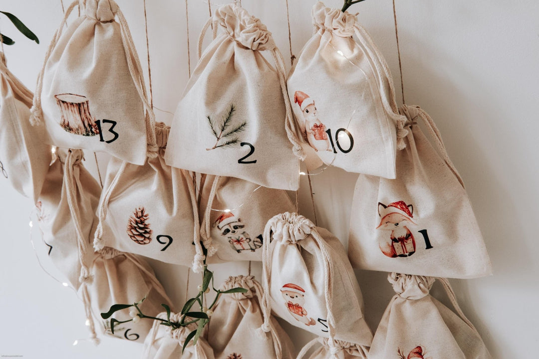 Adventskalender Baumwollsäckchen Set (24 Stk), bedruckbare Baumwollbeutel in 2 Größen, bedruckt oder DIY Bügelbild, nachhaltig zertifiziert. - Jellies Design