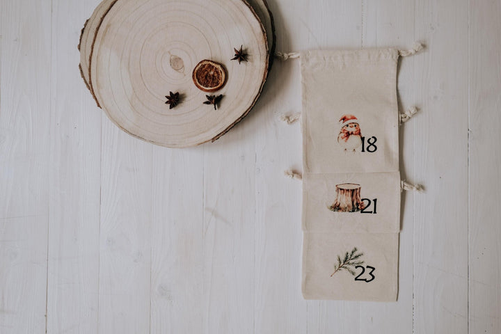 Adventskalender Baumwollsäckchen Set (24 Stk), bedruckbare Baumwollbeutel in 2 Größen, bedruckt oder DIY Bügelbild, nachhaltig zertifiziert. - Jellies Design