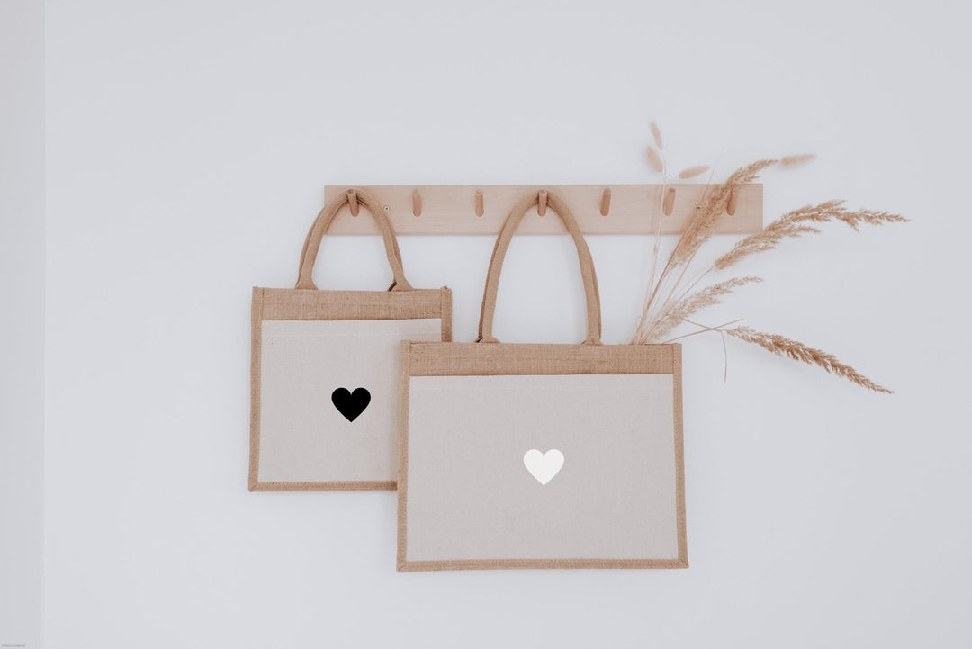 Personalisierte Jutetasche mit Herz – Nachhaltig, stilvoll & vielseitig für Alltag, Geschenkideen für bewussten Konsum. Jetzt gestalten! - Jellies Design