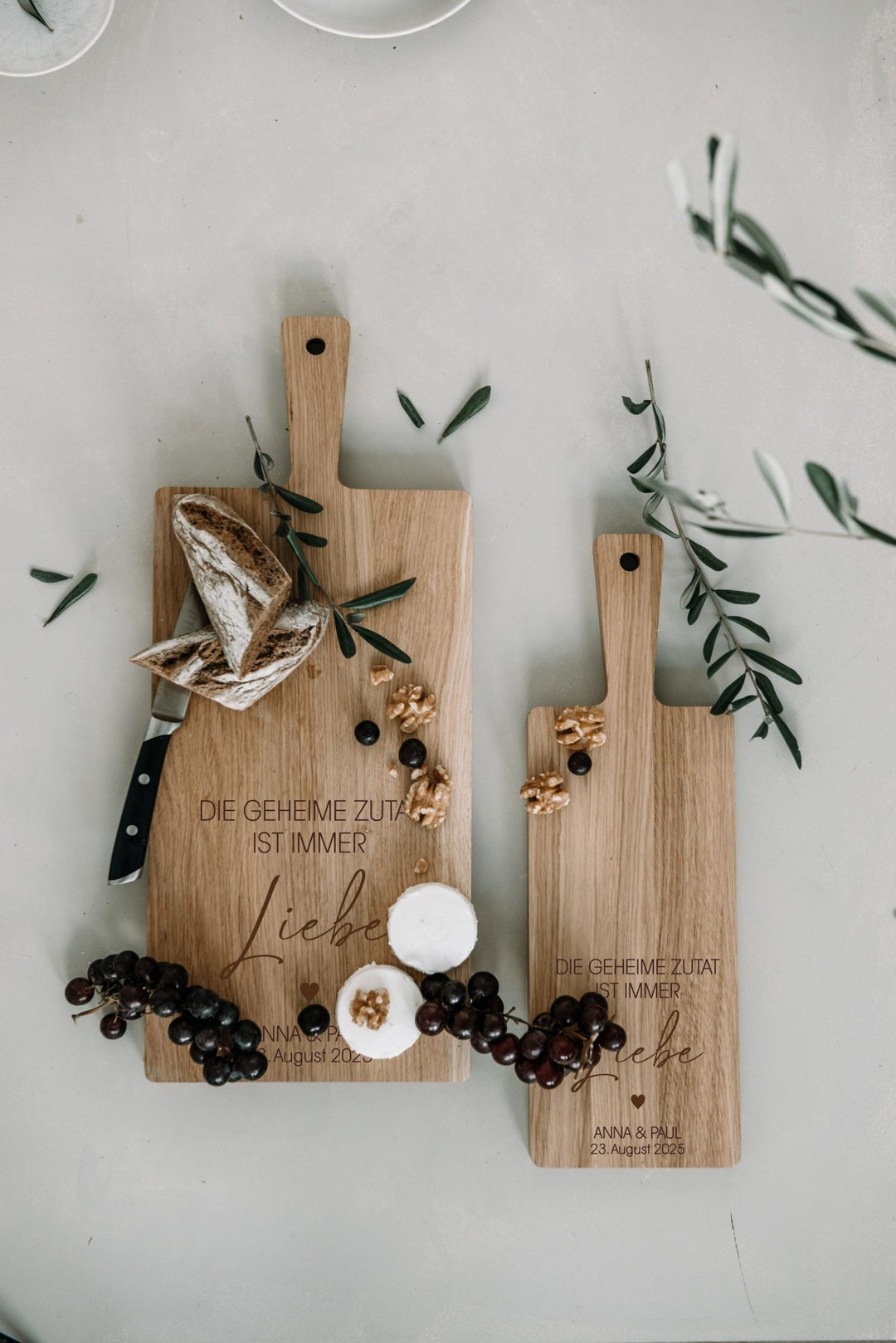 Schneidebrett personalisiert als Geschenk "Liebe ist die geheime Zutat", Hochzeitsgeschenk oder zum Einzug für Freunde und Familie - Jellies Design
