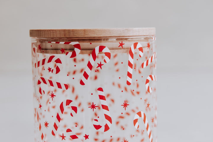 Vorratsglas zu Weihnachten mit Zuckerstangen und personalisiertem Deckel, die Geschenkidee für den Advent und die Vorweihnachtszeit - Jellies Design