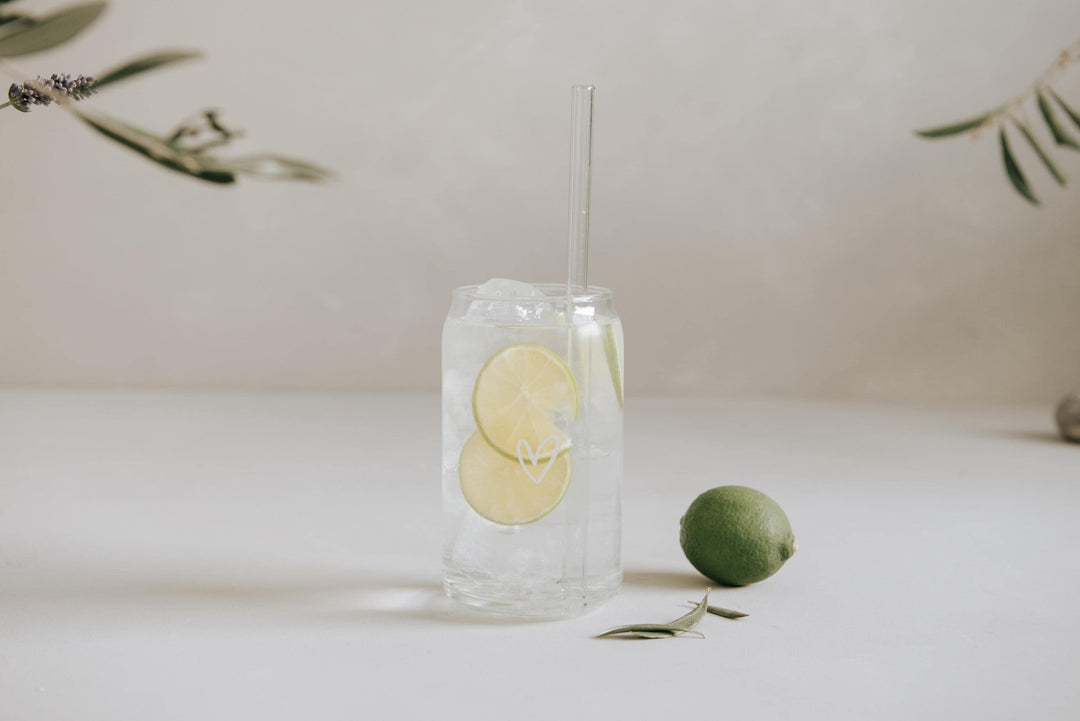 Trinkglas in Dosenform mit Herz, Muttertag Geschenk, Transparentes Glas mit weißem Herz in Dosenform - Jellies Design