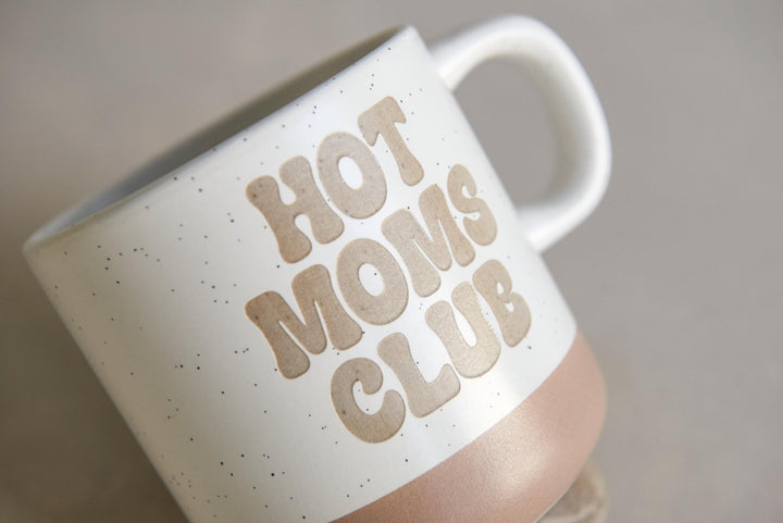 personalisierte Keramiktasse "Hot Moms Club" mit 360ml als Geschenk für Muttertag oder zur Geburt - Jellies Design