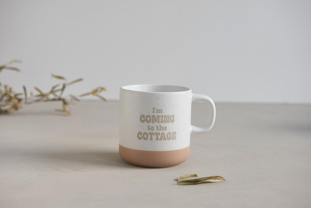 Keramiktasse "I’m coming to the cottage" in Steinzeug - Optik mit Tiefgravur, 360 ml – Geschenk für Heated Rivalry Liebhaber - Jellies Design