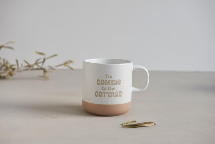 Keramiktasse "I’m coming to the cottage" in Steinzeug - Optik mit Tiefgravur, 360 ml – Geschenk für Heated Rivalry Liebhaber - Jellies Design