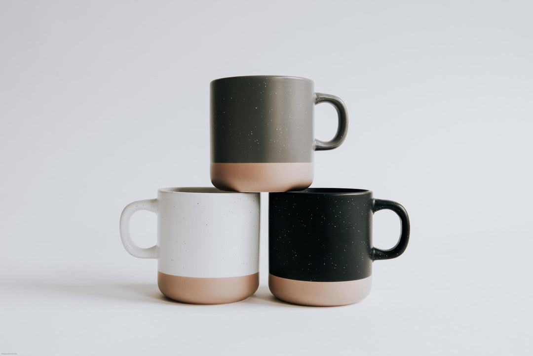 Keramiktasse "I’m coming to the cottage" in Steinzeug - Optik mit Tiefgravur, 360 ml – Geschenk für Heated Rivalry Liebhaber - Jellies Design