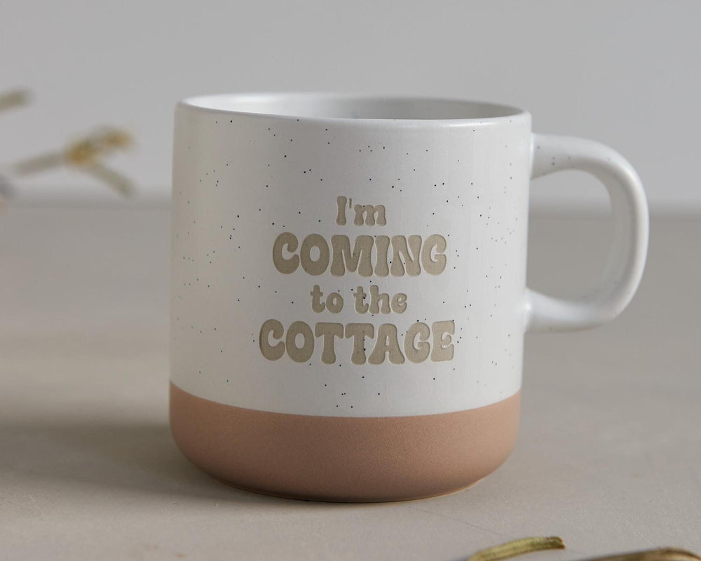 Keramiktasse "I’m coming to the cottage" in Steinzeug - Optik mit Tiefgravur, 360 ml – Geschenk für Heated Rivalry Liebhaber - Jellies Design