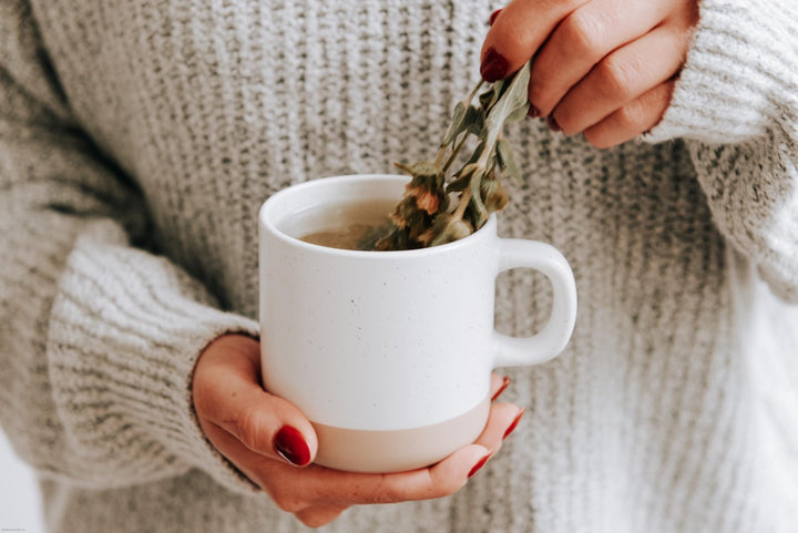 Keramiktasse "I’m coming to the cottage" in Steinzeug - Optik mit Tiefgravur, 360 ml – Geschenk für Heated Rivalry Liebhaber - Jellies Design