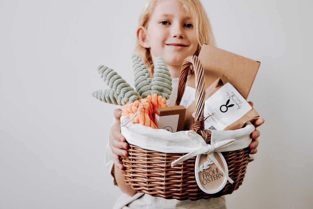 Osterkörbchen personalisiert aus Weide mit Anhänger – Osternest für Kinder, 26×25×20 cm, Baumwolleinsatz - Jellies Design