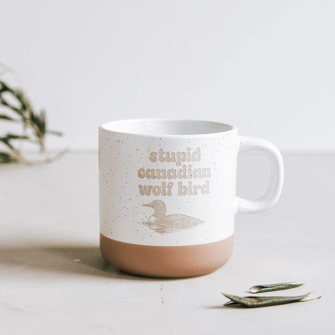 Keramiktasse "stupid canadian wolf bird" in Steinzeug - Optik mit Tiefgravur, 360 ml – Geschenk für Heated Rivalry Liebhaber - Jellies Design