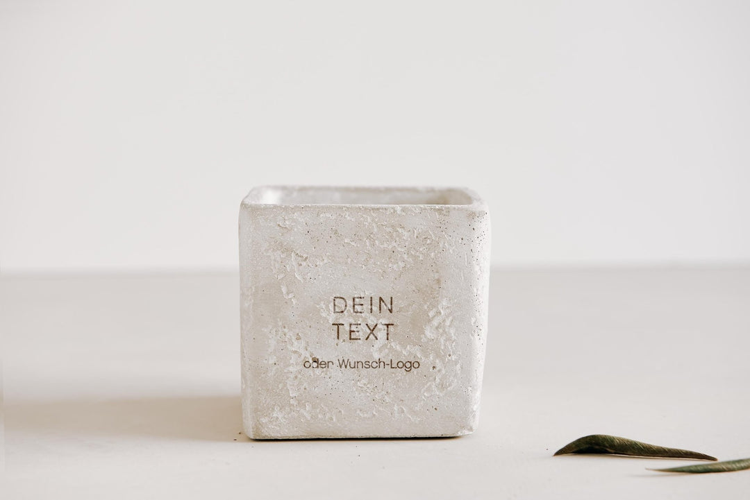 Geburtstagsgeschenk Blumentopf Beton mit eigener Wunschgravur - Jellies Design