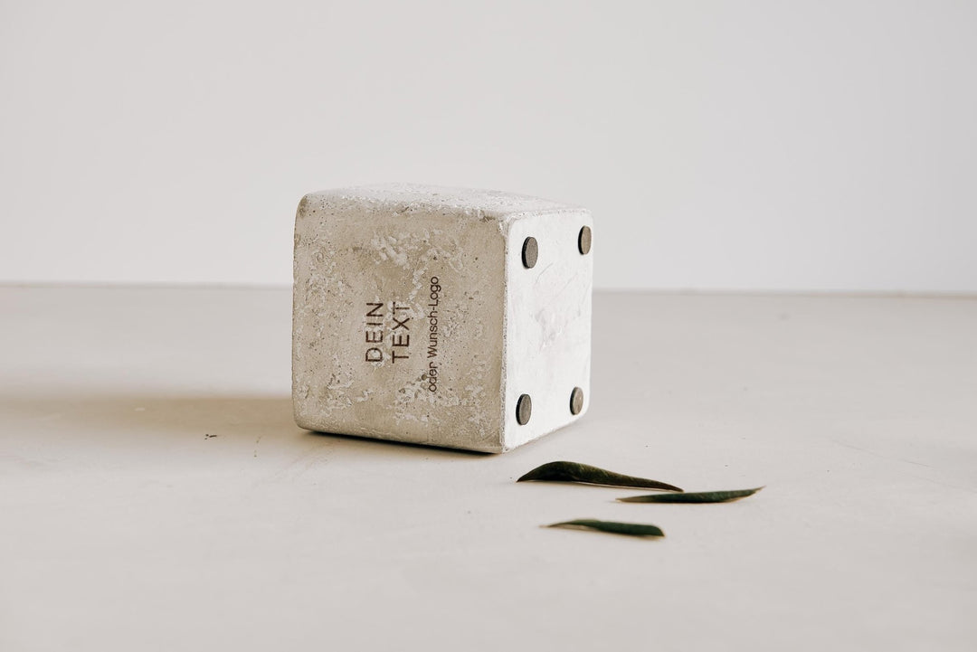 Geburtstagsgeschenk Blumentopf Beton mit eigener Wunschgravur - Jellies Design