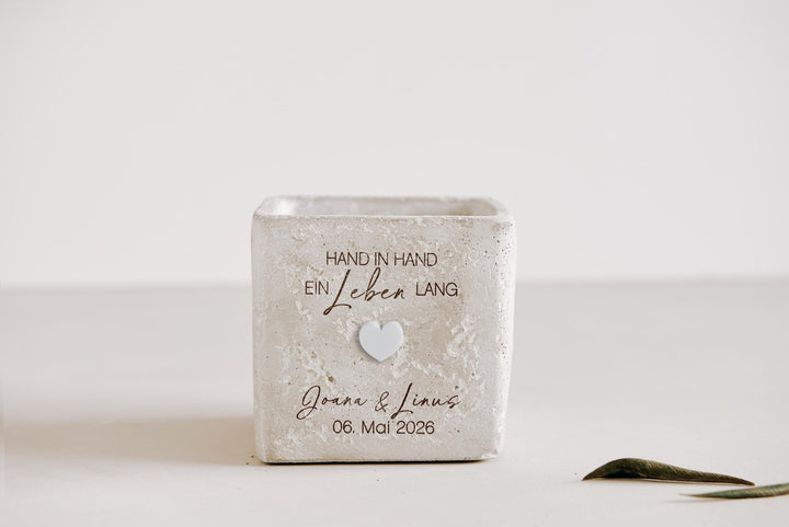 Hochzeitsgeschenk personalisiert - Hand in Hand - Blumentopf Beton mit Gravur, Namen & Datum - Geldgeschenk Hochzeit oder Verlobung - Jellies Design