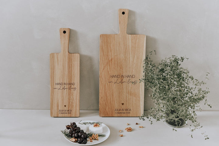 Hochzeitsgeschenk für Paare - Schneidebrett Eiche personalisiert mit Gravur und Namen – Geschenkidee zum Jubiläum oder Silberhochzeit - Jellies Design