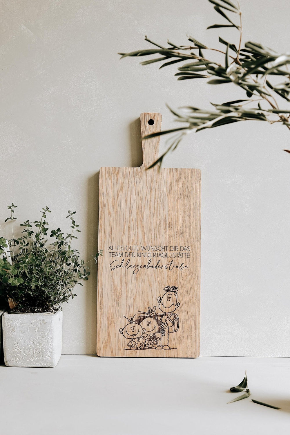 Schneidebrett Eiche personalisiert mit eigener Gravur – Abschiedsgeschenk für Lehrer, Erzieher - mit persönlicher Zeichnung der Kinder - Jellies Design