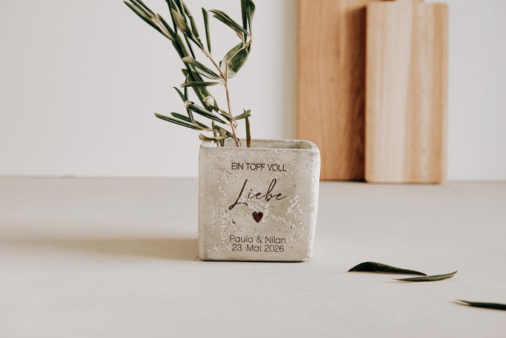 Geschenk zum Jahresstag oder Dankeschön - "Ein Topf voll Liebe" - Blumentopf Beton mit Gravur - Jellies Design
