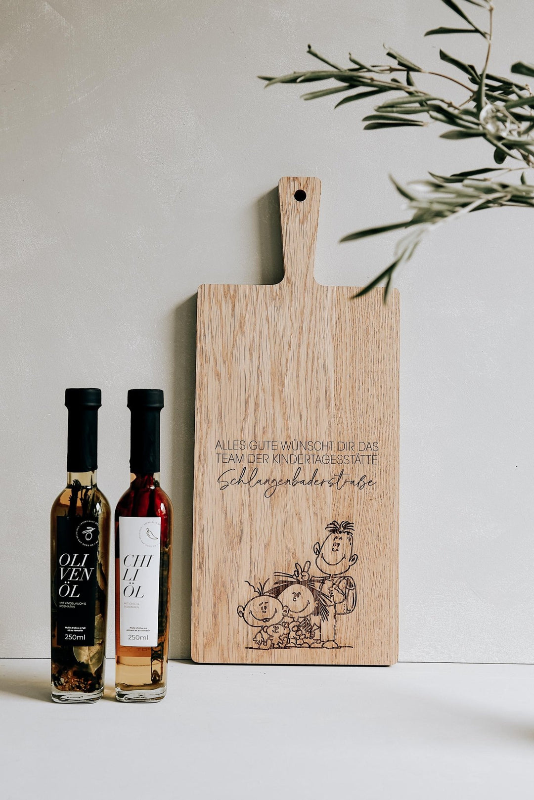 Schneidebrett Eiche personalisiert mit eigener Gravur – Abschiedsgeschenk für Lehrer, Erzieher - mit persönlicher Zeichnung der Kinder - Jellies Design