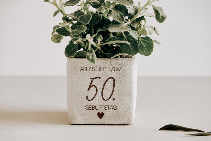 personalisiertes Geburtstagsgeschenk Blumentopf Beton mit eigener Wunschgravur - Jellies Design