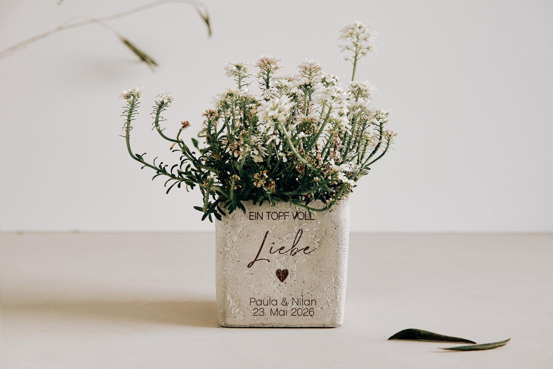 Geschenk zum Jahresstag oder Dankeschön - "Ein Topf voll Liebe" - Blumentopf Beton mit Gravur - Jellies Design