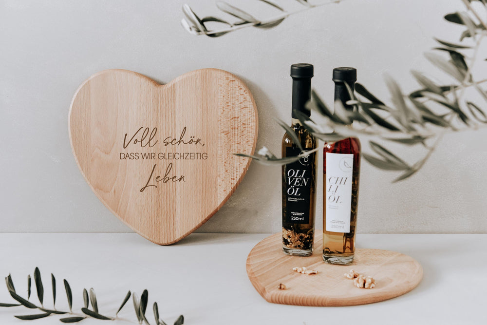 Geburtstag beste Freundin, Schneidebrett Herz aus Buchenholz mit Gravur – "Voll schön, dass wir gemeinsam leben" - JelliesDesign - - Cutting Boards