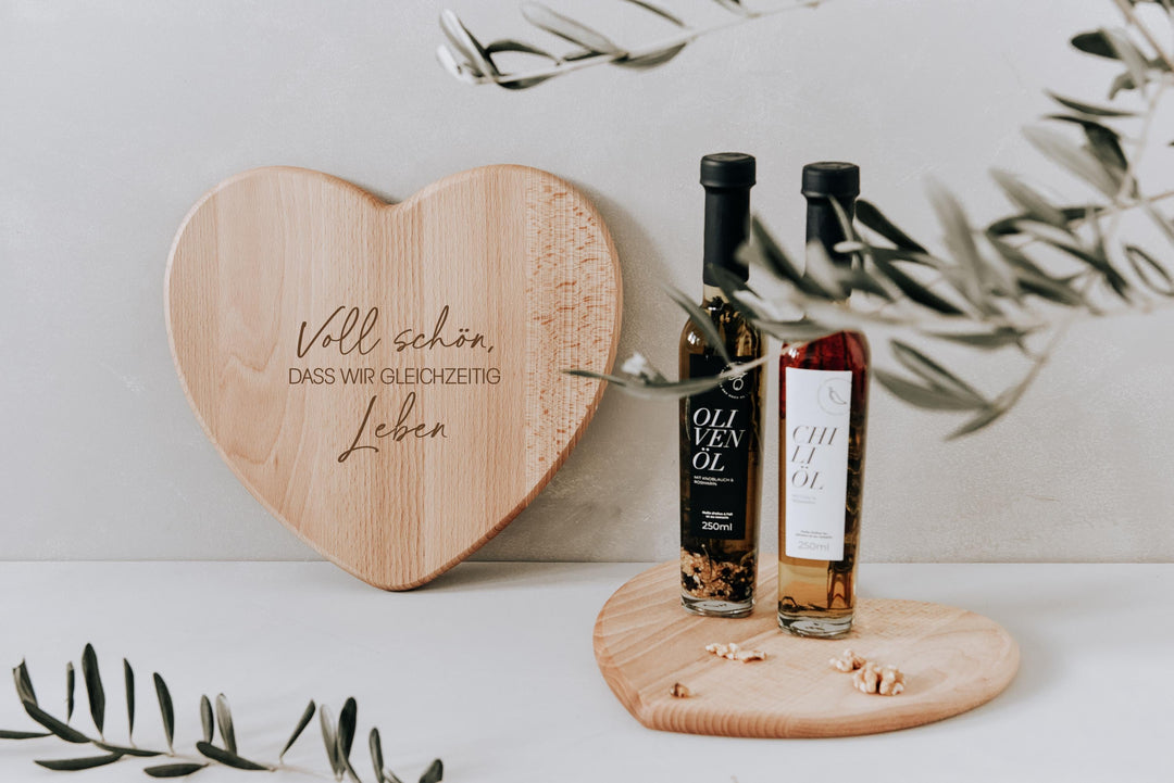 Geburtstag beste Freundin, Schneidebrett Herz aus Buchenholz mit Gravur – "Voll schön, dass wir gemeinsam leben" - JelliesDesign - - Cutting Boards