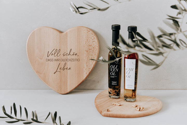 Geburtstag beste Freundin, Schneidebrett Herz aus Buchenholz mit Gravur – "Voll schön, dass wir gemeinsam leben" - JelliesDesign - - Cutting Boards