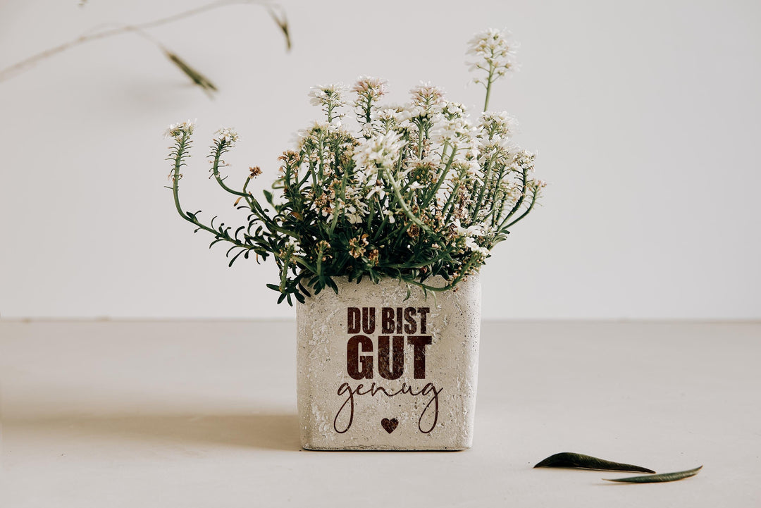 Blumentopf auf Beton mit Motiwtionsspruch "Du bist gut genug" Affirmation Geschenk - JelliesDesign - - Indoor Planters