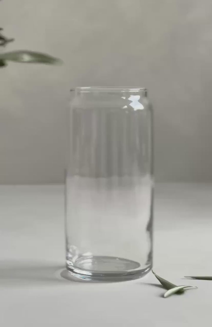 Trinkglas in Dosenform mit Herz, Muttertag Geschenk, Transparentes Glas mit weißem Herz in Dosenform