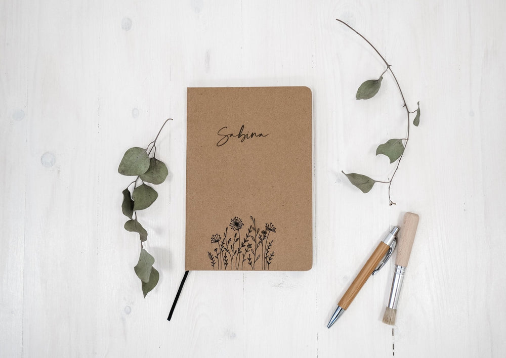 Notizbuch DIN A5 mit Kraftpapier Cover Wildblumenmotiv, personalisierbar - Jellies Design
