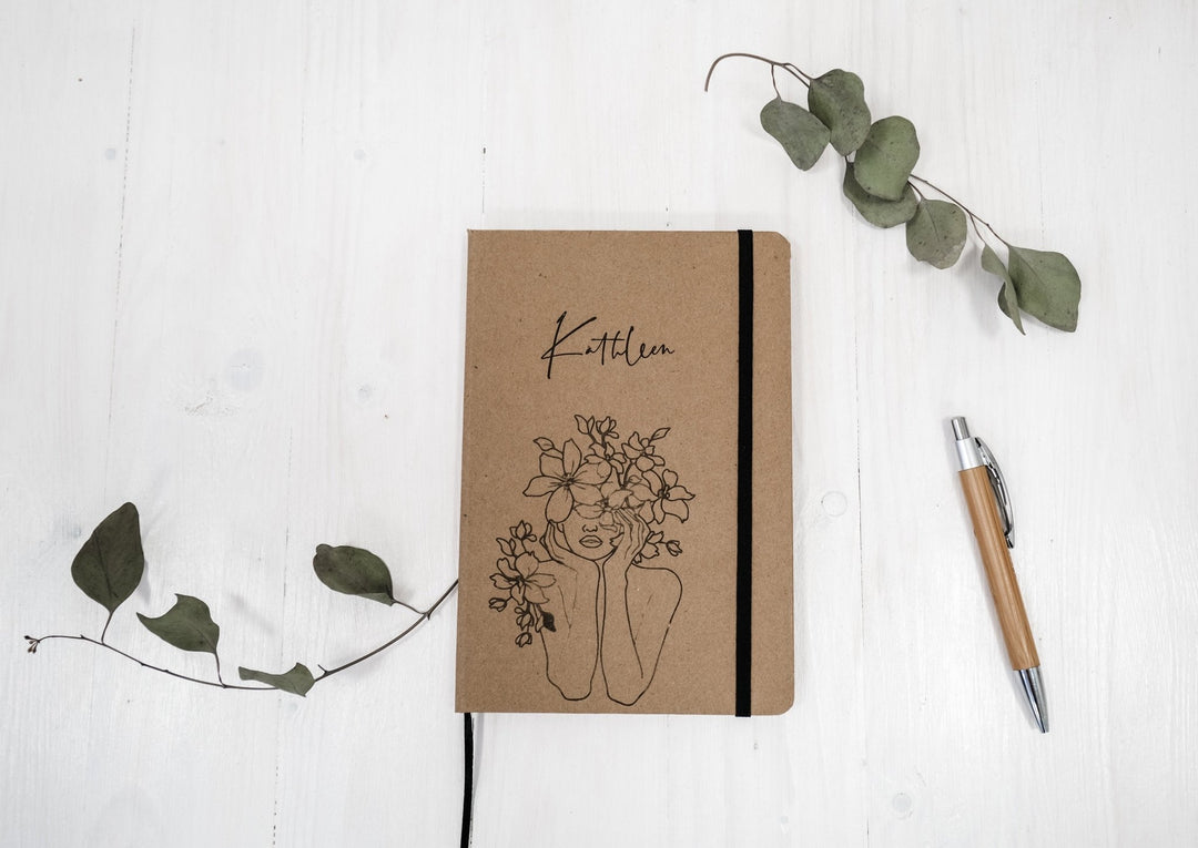 Notizbuch DIN A5 mit Kraftpapier Cover in floraler Line-Art, personalisierbar - Jellies Design