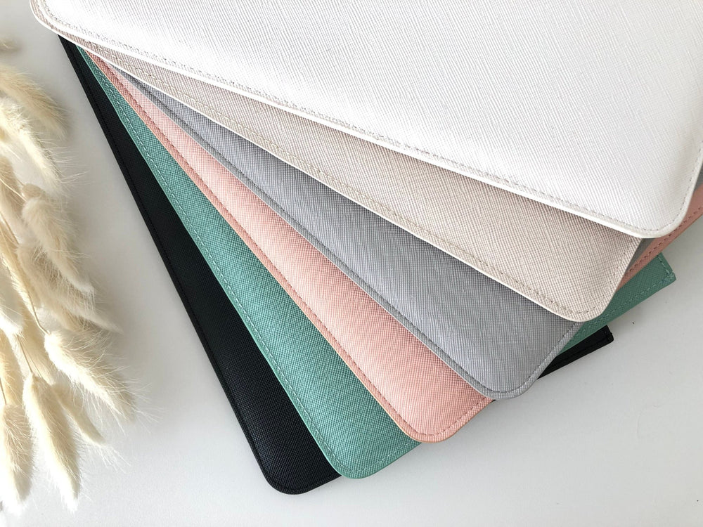 Clutch mit geschwungenem Namen, personalisierbar - Jellies Design
