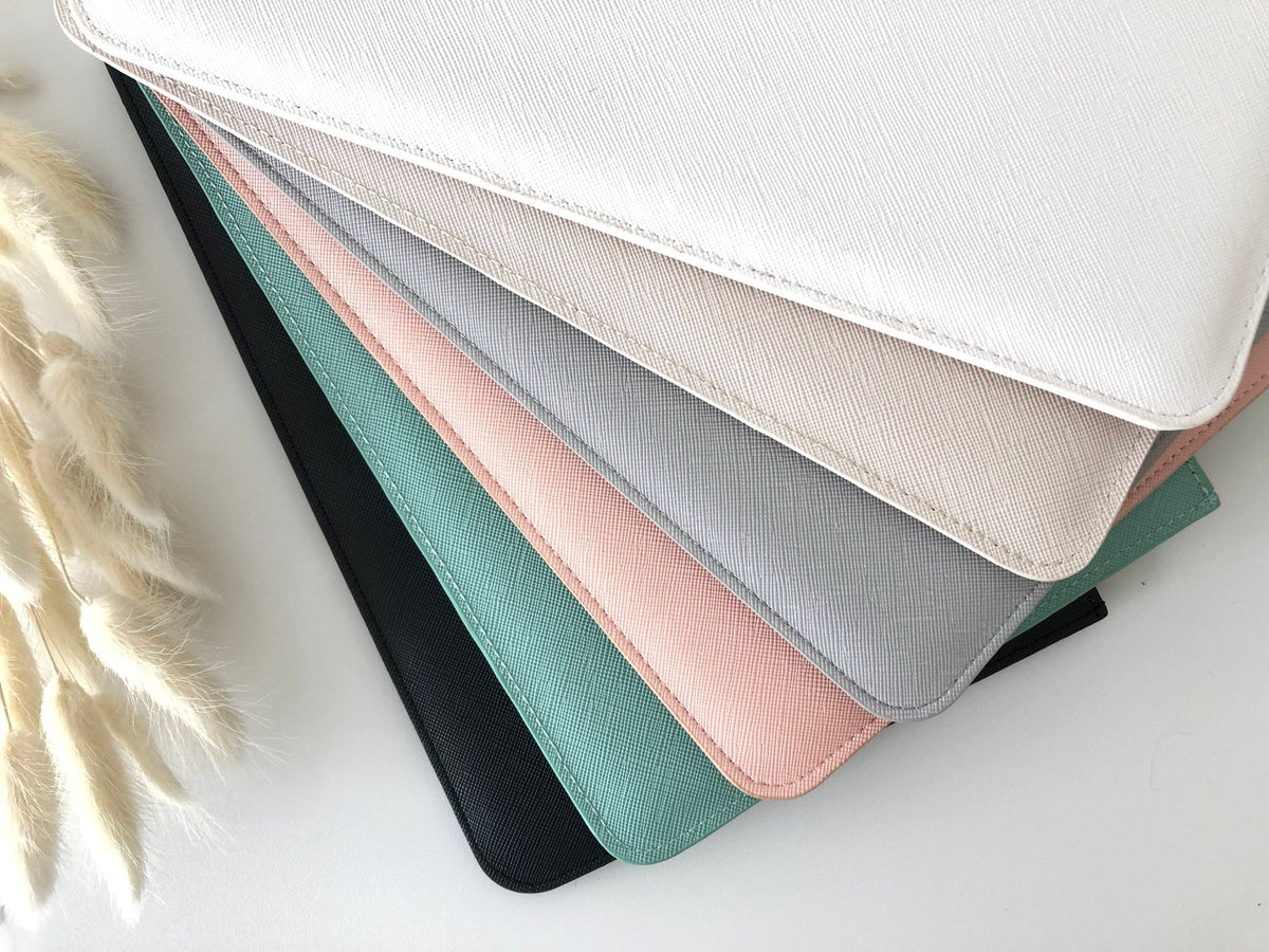 Clutch mit geschwungenem Namen, personalisierbar - Jellies Design