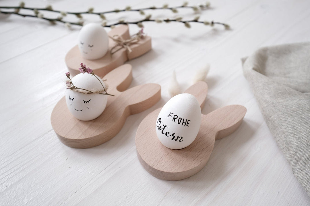 personalisierter Eierbecher aus Massivholz mit Hasenohren | Geschenk zu Ostern | Dekoration Ostern | Minimalistisch | Skandinavisches Design - Jellies Design