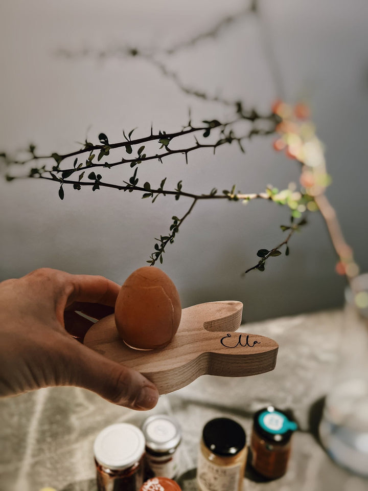 personalisierter Eierbecher aus Massivholz mit Hasenohren | Geschenk zu Ostern | Dekoration Ostern | Minimalistisch | Skandinavisches Design - Jellies Design