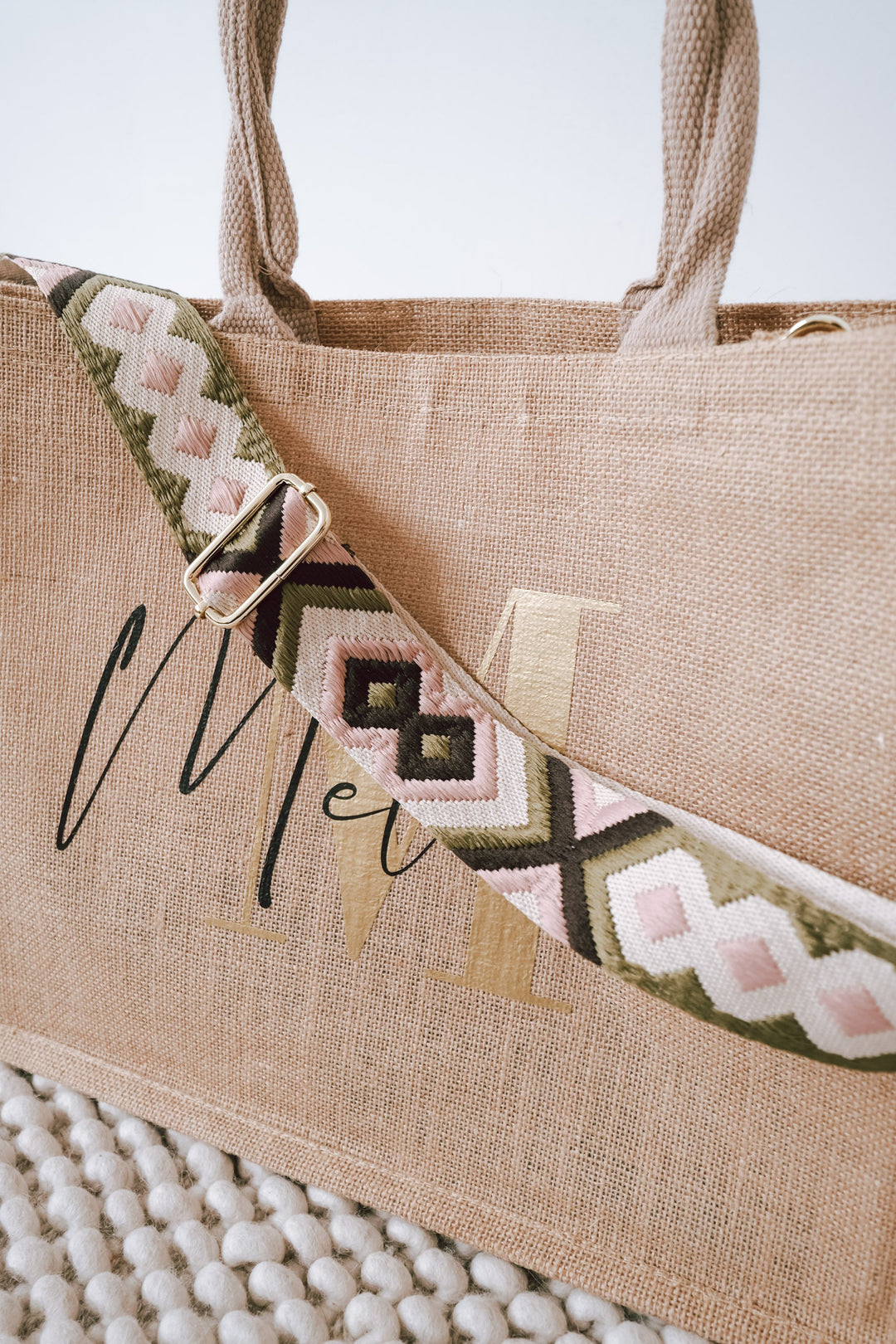 Personalisierte Jutetasche mit buntem Wechselriemen im Ethnologischen Design - JelliesDesign - Jute Bag - Purse Straps