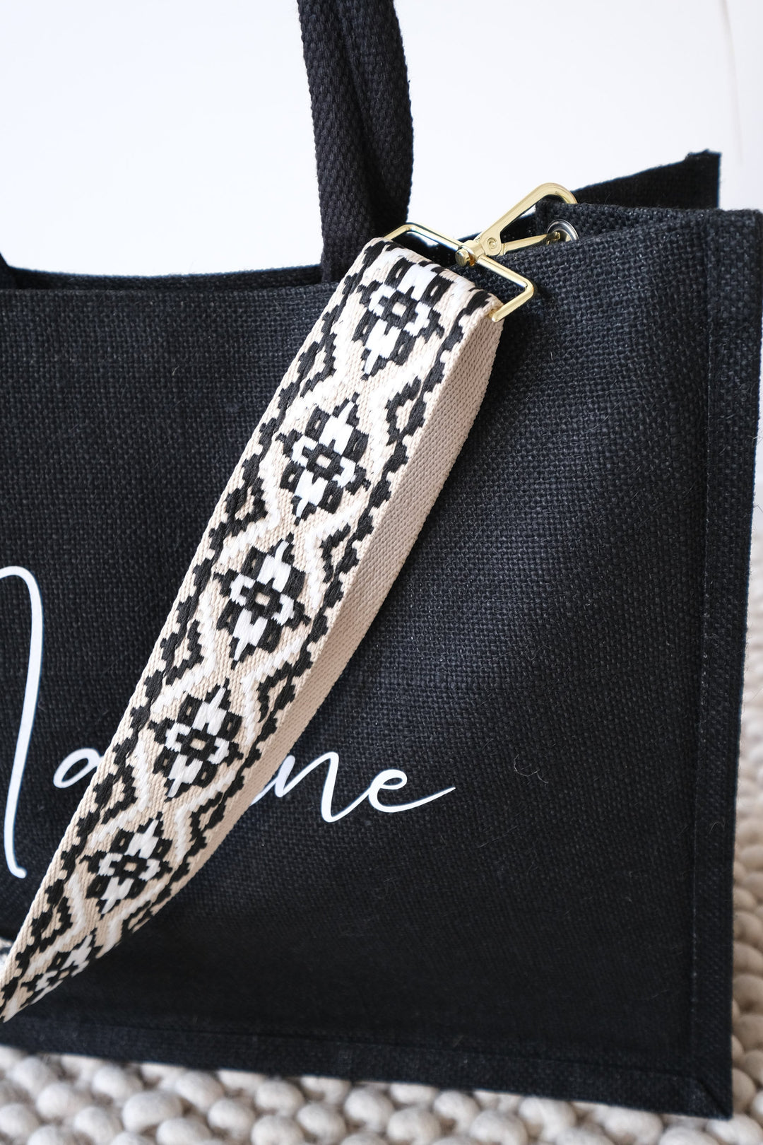 Jutetasche schwarz mit bunt bestickten Taschengurten, personalisierbar - JelliesDesign - Jute Bag - Totes