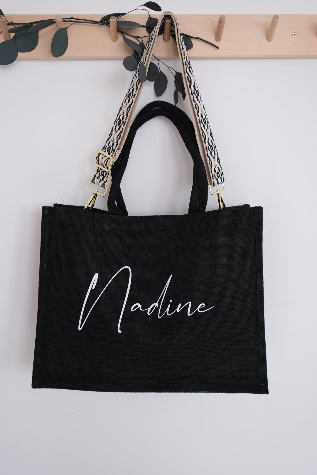 Jutetasche schwarz mit bunt bestickten Taschengurten, personalisierbar - JelliesDesign - Jute Bag - Totes