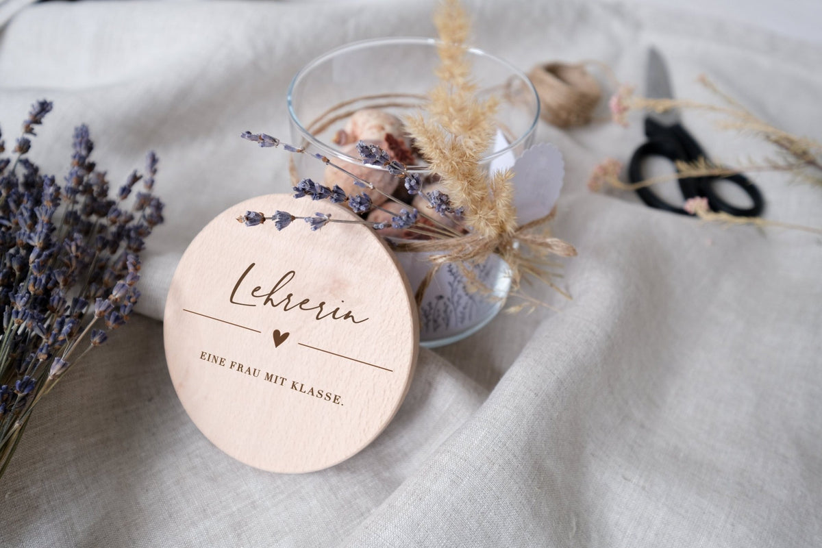 Personalisiertes Vorratsglas Lehrer | Lehrerin - Eine Frau mit Klasse | Abschied Schule oder Glas zur Motivation | Geschenkglas - Jellies Design