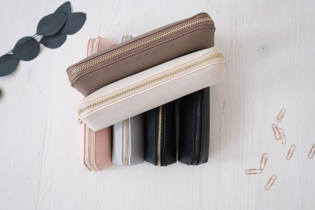 Personalisiertes Mäppchen mit Name oder Wunschtext in Ivory und Taupe | Geschenk für die Lehrerin oder als Abschiedsgeschenk | Etui - Jellies Design
